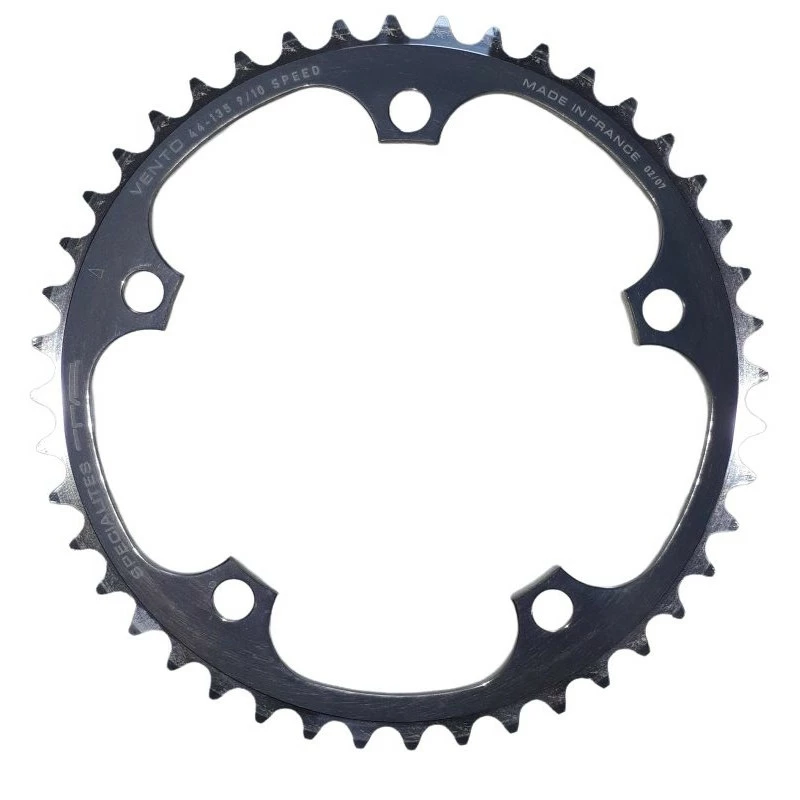 Plateau 44 Dents 9 - 10 Vitesses 135 Mm TA Vento 1 Plateau 44 Dents 9 - 10 Vitesses 135 Mm TA Vento